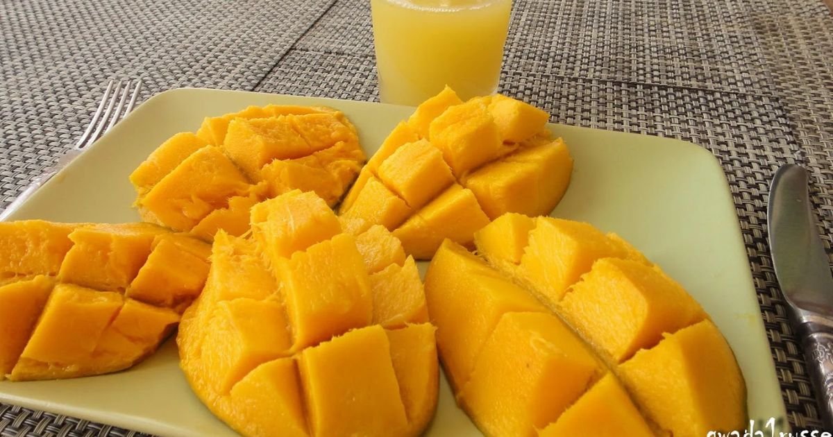 Fresh mangoes from Chanab Farms, showcasing the Best Pakistani Mangoes Online